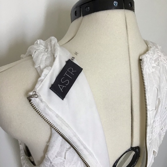 ASTR lace bodycon dress - Picture 4 of 4